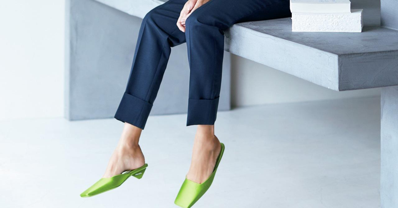 ほぼフラット靴”なら裏切らない！】プラダの春色ミュールで高揚感を