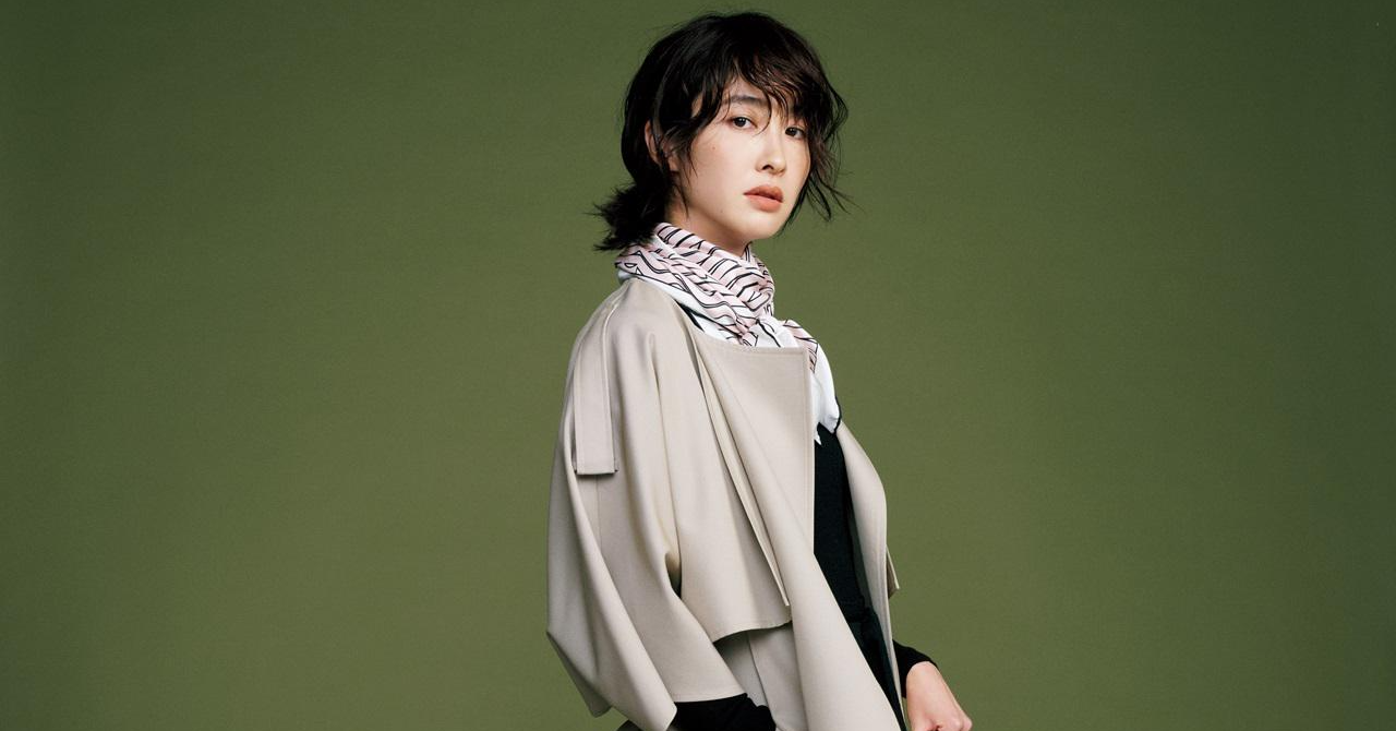 2024年秋冬 大人の洗練スカーフアレンジ】ディオールの大判スカーフで