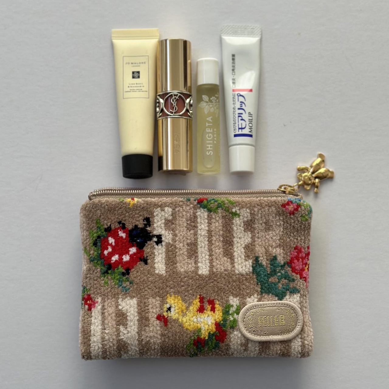 近沢レース店にフェイラー……おしゃれな40代・50代が愛用の人気ポーチと