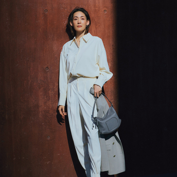 【おしゃれ刷新力のあるオールインワン】大人の女性像にフィットする“辛口シャツコーデ”