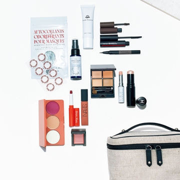 モデルの樋場早紀さんのポーチは、メイク直し重視の“練り状コスメ”をメインに【美容賢者の「崩さない」ポーチの中身】