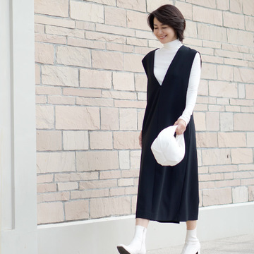 冬を彩る「Vネックジャンパースカート」をセルフスタイリング♬