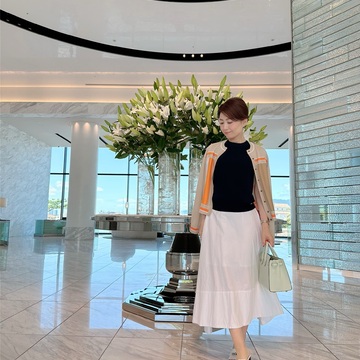 アラフィーこそ白を着る　大人ホワイトスカートコーデ