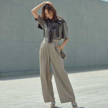 【大人に必要な極上ゆるパンツ】ニュアンスカラーのパンツはワントーンでまとめると上級者見え！