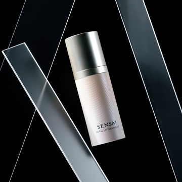 まるで美容医療！針入りファンデーション＆口もとを若返らせる専用美容液【Around50からの逆転美容】