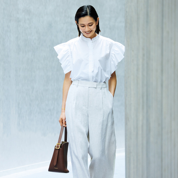 【美映えトップス×涼感パンツ】可憐なフリルブラウスをリネンのワイドパンツでほんのりハンサムに