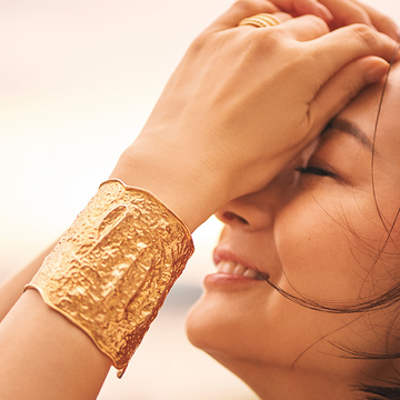 年齢を重ねた今だから似合う！リゾートに映える「ジュエリー」　五選