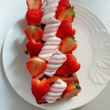 いちご好きが、作ったパウンドケーキ＆ウエッジウッドの食器