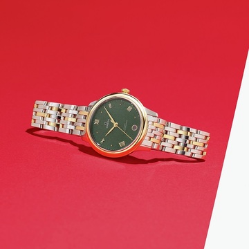 【冬のお出かけのお供に】オメガの腕時計とアマン エッセンシャルズのパスポートカバー