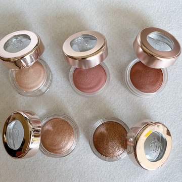 50代に似合う色5選！人気の「コスメデコルテ アイグロウジェム」の新色をお試し【ウェブエクラ編集長シオヤの「あら、素敵☆ 手帖」#27】