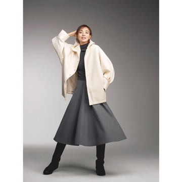 スポーティなエッセンスで秋のモノトーンコーデで今っぽく更新！最高気温14℃｜11/26(日)【50代の毎日コーデ】