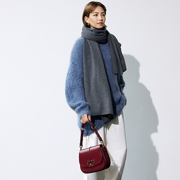 メリハリをつくっておしゃれに！とろみある「白のワイドパンツ」で今どきコーデが完成