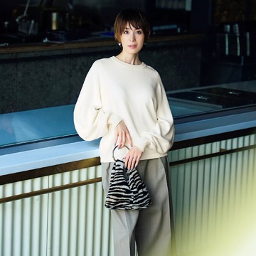 ベーシックな中にひとさじのトレンド感！「E by éclat」のカーブスリーブシルク混ニット