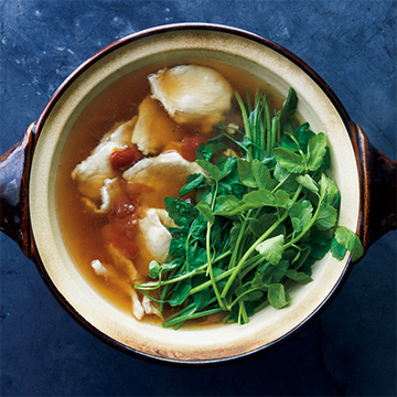 鶏むね肉がしっとり！ 鶏肉とせりの梅風味鍋【絶品鍋レシピ28days】