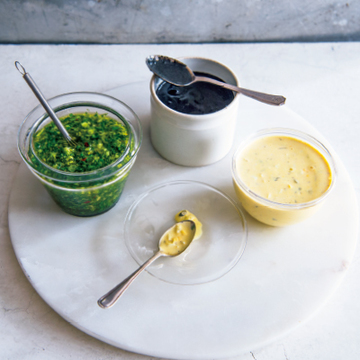 作っておけばいろいろ使える！　白・黒・緑のドレッシング