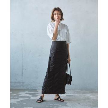 トレンドのワークアイテムはモノトーンコーデで洗練させる。最高気温28℃｜5/29(月)【50代の毎日コーデ】