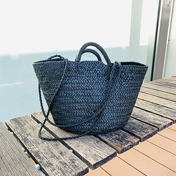 【50代のお仕事バッグ】エクラ編集部員愛用のバッグを拝見！着こなしに品格をプラスして