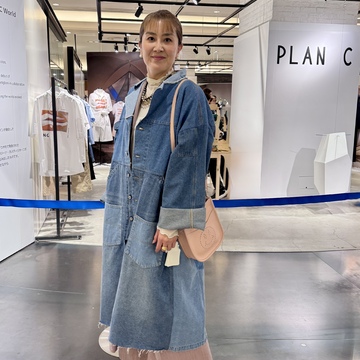 ピンク、デニム春コーデでPlan Cのポップアップへ