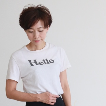 マディソンブルーの“Hello”Tシャツ