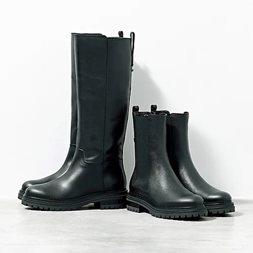 éclat premium15周年SPECIAL企画！富岡佳子さんが着こなす「Sergio Rossi」の名品ブーツ