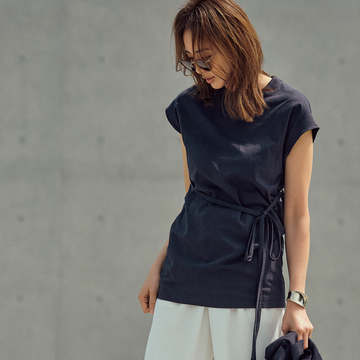 【大人に必要な極上ゆるパンツ】“落ち感”のあるホワイトなら太めシルエットでもエレガントに決まる！