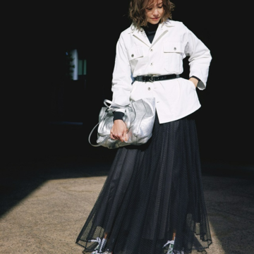 メッシュの黒スカートで重くなりがちな冬コーデに抜け感を【今買って正解！なロングスカート】