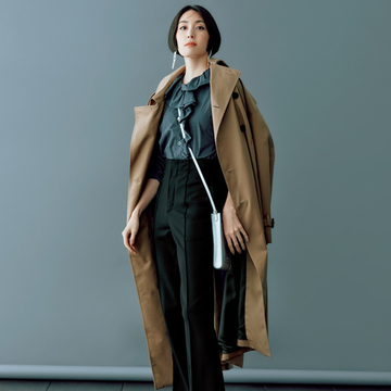 アンスクリアのパンツでグラマラスなかっこよさを演出【印象に残る黒パンツ】