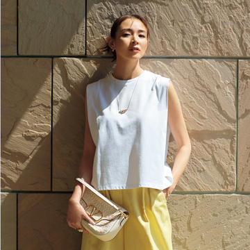 【大人のノースリーブ】夏の快適な着心地と華奢見えをかなえる白トップスがマスト！