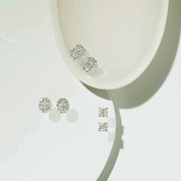 シャープな輝きを放つ「グラフ」のダイヤモンドピアス【特別な日を照らす幸福感ジュエリー】