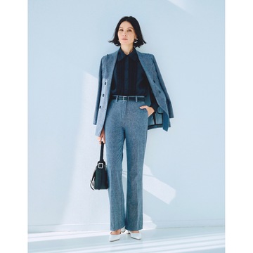 ジャージー素材のセットアップは、端正な黒ブラウスできりりと引き締め。気温24℃｜5/29(水)【50代の毎日コーデ】