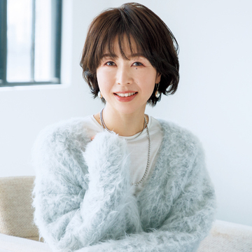 【50代髪型・ヘアスタイル】ぺたんこ髪悩み解消ショートヘア！ 小顔印象と前髪の抜け感も魅力