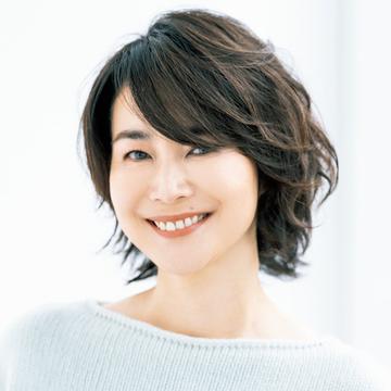 まとまりと動きを両立するワザありパーマのショートヘアスタイル【50代髪型・ヘアスタイル】