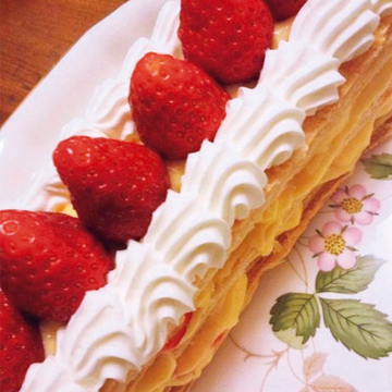  畑から収穫した新鮮ないちごで作る「ミルフィーユ＆ヨーグルトケーキ」【Jマダム通信】