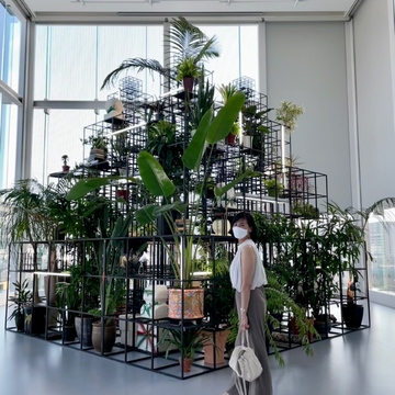 涼しげな透け感トップス×UVカットパンツ