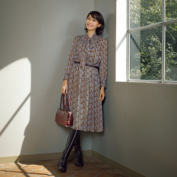 【“マッキントッシュ ロンドン”の華やかな品格をまとう】「モダン・クラシカル」の新潮流に魅せられて