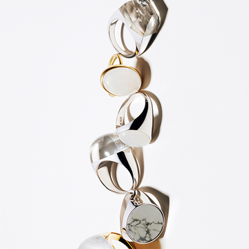 【カラーストーンのパワーをまとう】「白色のカラーストーン」のリングで気持ちをリセット