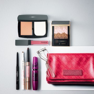 ＜モデル・春香さん＞経験値で自分に合うものだけを見極めた “厳選ポーチ”【麗しマダムたちのポーチの中身】