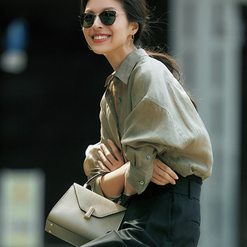 はきやすい＆スタイリングのクラス感をUP！美素材パンツ【リッチ感たっぷりの“高見えブラック”コーデ】