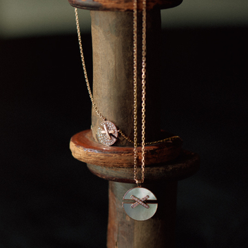 ショーメのネックレスでレイヤードを楽しんで＜春のゴールドジュエリー＞