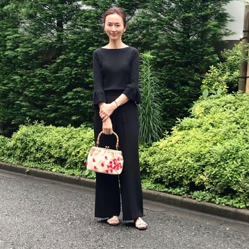 ZARAのブラックパンツで夏の黒スタイル2