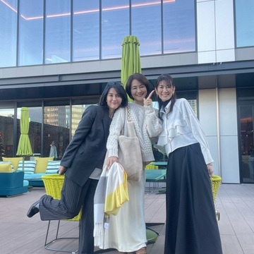 まるでアートギャラリーのような空間のレストランで同期会🎵