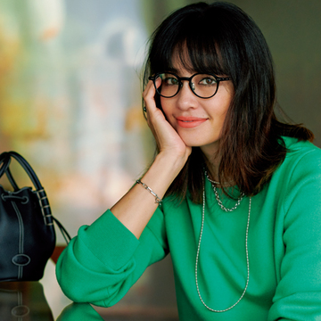 “大人映え”黒縁メガネで表情を引き締めて 【いいことづくしの「おしゃれメガネ」】