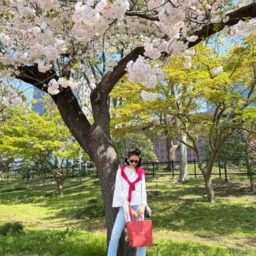 お洒落カフェでランチとお散歩で花見