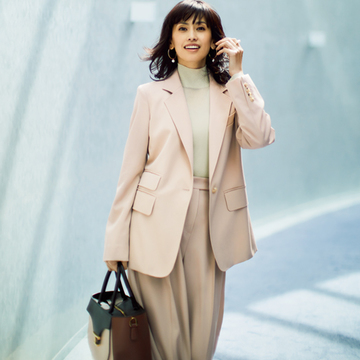 品格&柔らかなムード「ピンクベージュ」コーデ3選【エグゼクティブ女性の「ベージュ」スタイル】
