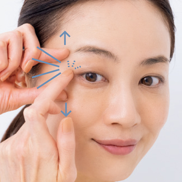 美容液をシワ奥まで響かせるなら「開き塗り」が正解【アラフィー世代のシワケア】