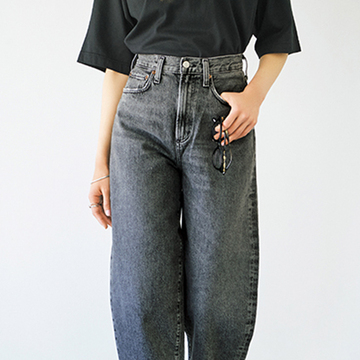 美シルエットで動きやすい！「エーゴールドイー」のバルーンジーンズ