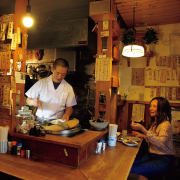 地元の人で超満員の小さな名居酒屋『にこみちゃん』【有元葉子、美味しいものは高知にあり】