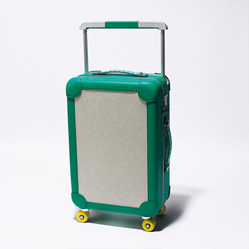 「エルメス」のスーツケースは遊び心満載！スケートボード風のキャスターがかわいい