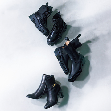 今年顔の黒ショートブーツをハイブランド新作から厳選！【アラフィーの黒ショートブーツ＆黒スニーカー】