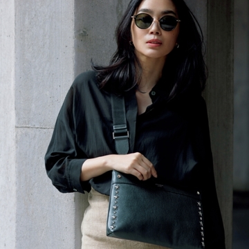 クラッチバッグにもなる！旬なジミー チュウのクロスボディバッグ